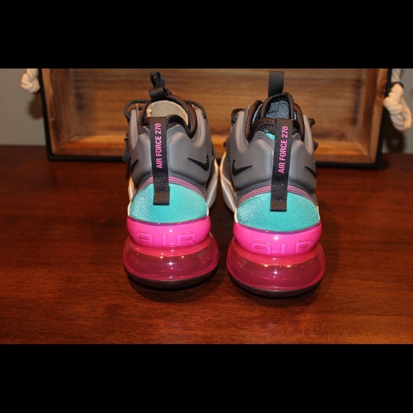 Nike Air Force 270 Size 6Y (GS) - Picture 4 of 6